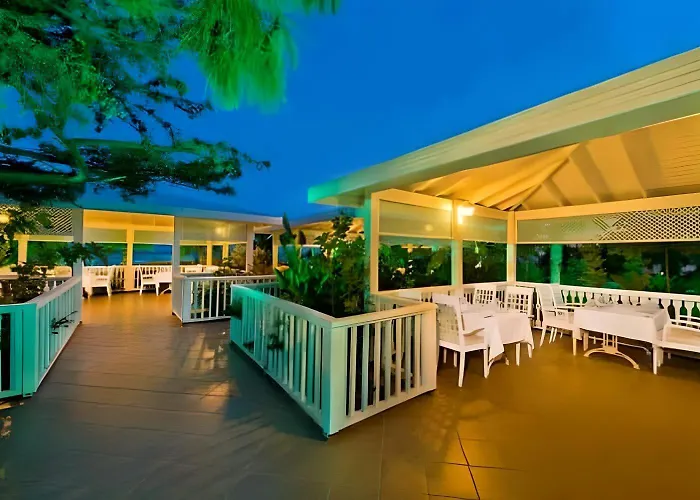 The Grand Rixos 5* קמר
